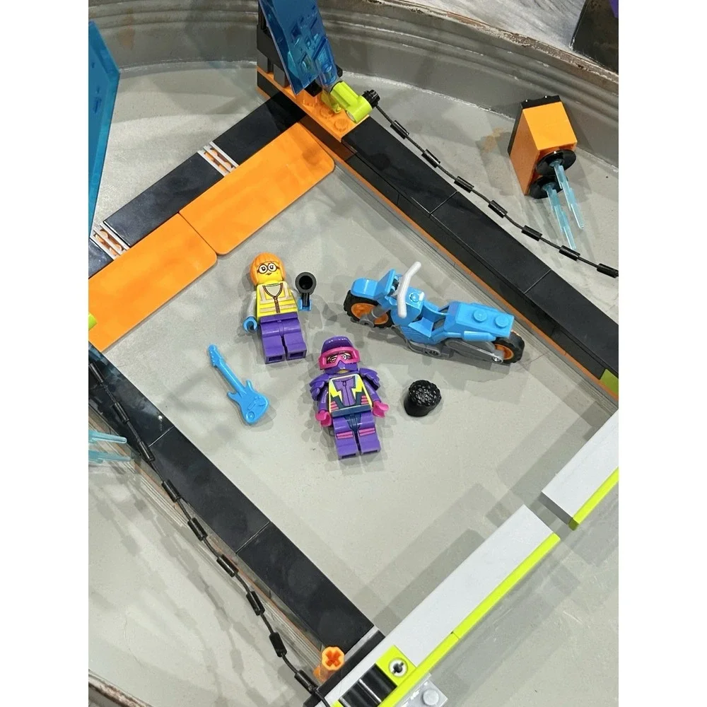 Lego City Stuntz Set 60340 The Blade Stunt Challenge w/Shirley‎ Keeper Complete